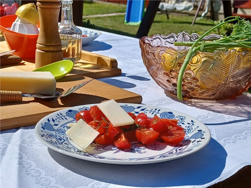 paradajkovy salat recept