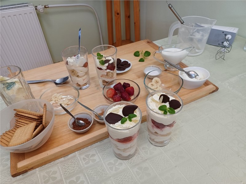 mascarpone s banánmi a jahodami