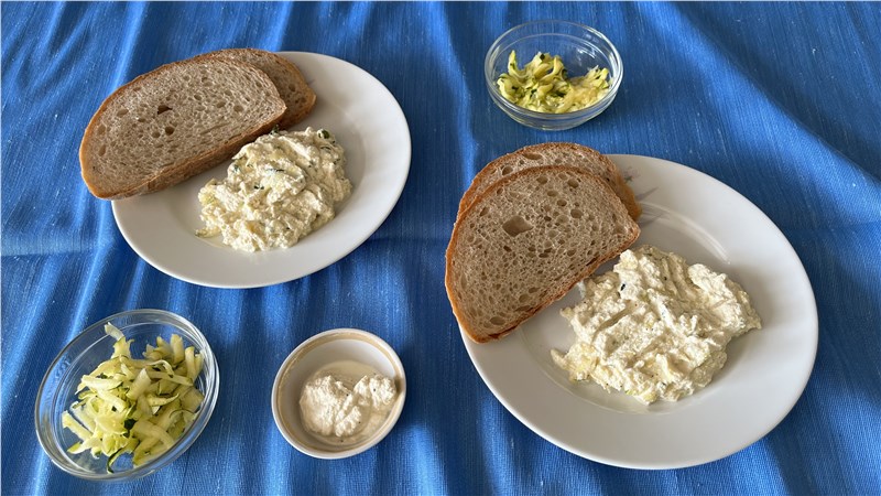 tzatziky s cuketou | tzatziky | tzatziki | cuketový recept | vegetariánske jedlá | vegetariánske recepty | grécky šalát | caciky šalát | caciky recept | tofu s cuketou | tofu jedlá | uhorkový šalát | tofu recepty