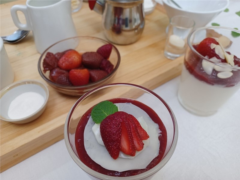 jahodová panna cotta