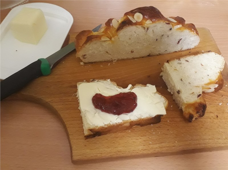 vianočka s maslom na raňajky