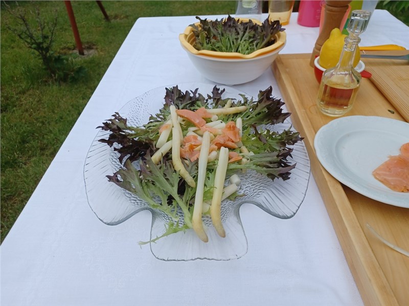 salat so sparlou a lososom