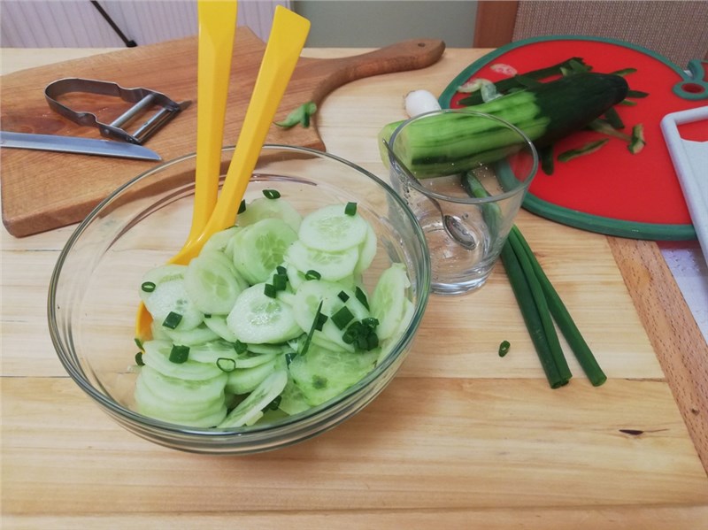 uhorkovy salat recept